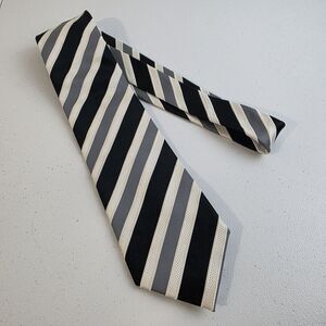 DONALD TRUMP TIE Signature Collection Silk Necktie Black Gray White Stripe EUC
